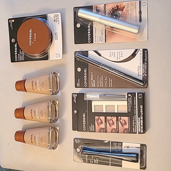 COVERGIRL MAKEUP BUNDLE OF 8 ITEMS - Picture 1 of 16